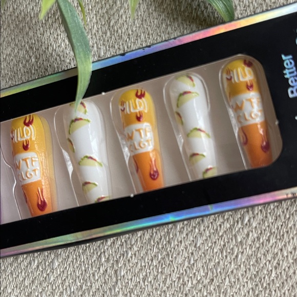 TACO BELL PRESS ON NAIL SET - Picture 3 of 5